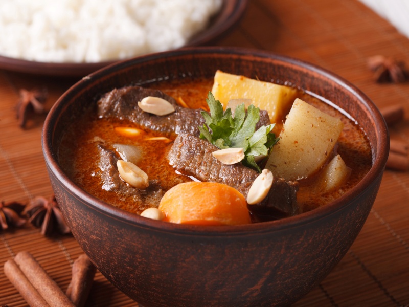 Thai massaman curry with beef and peanuts macro