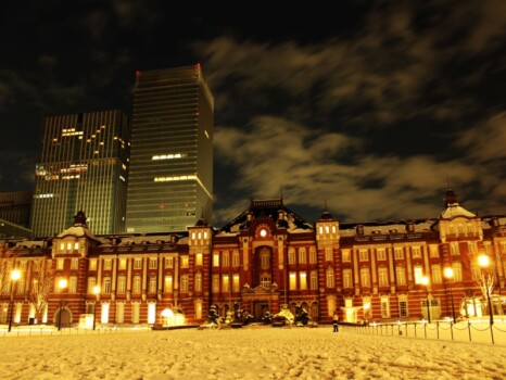 大雪の東京駅