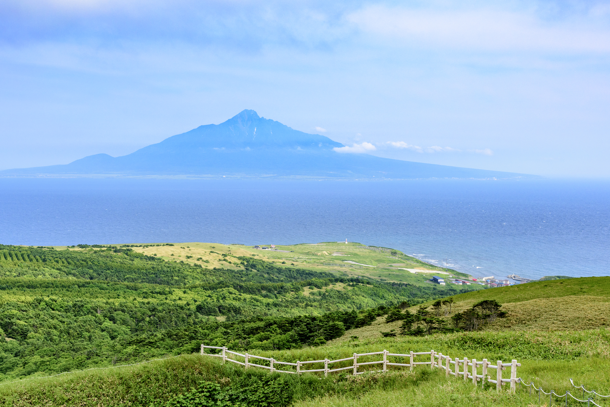 北海道　礼文島・桃岩展望台コースからの眺望