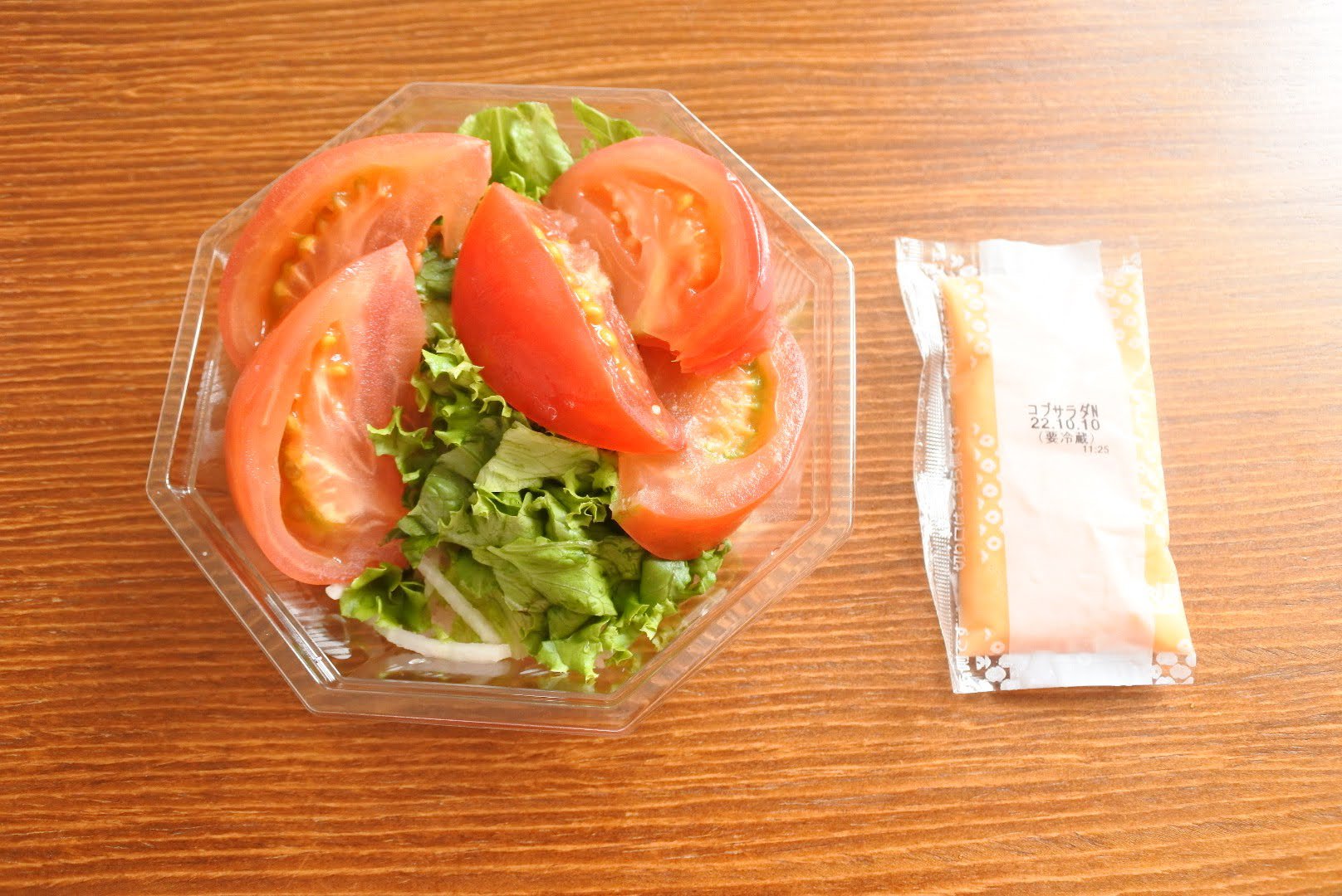 セコマ夏のお惣菜トマト開封