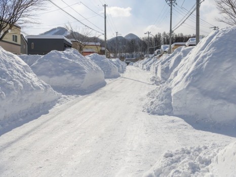 大雪が降った翌日の住宅街（札幌市）