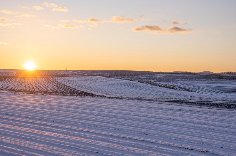 冬の北見市端野町の日の出の風景