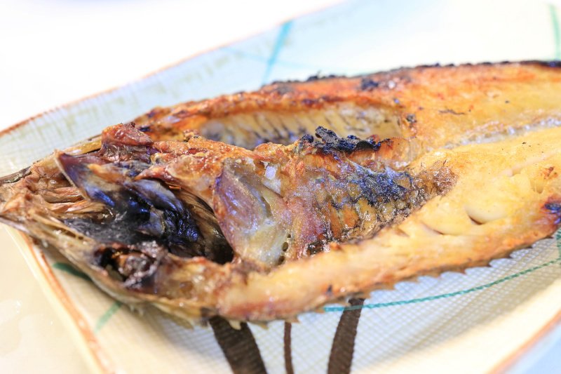北海道の居酒屋で食べる美味しい焼魚、八角