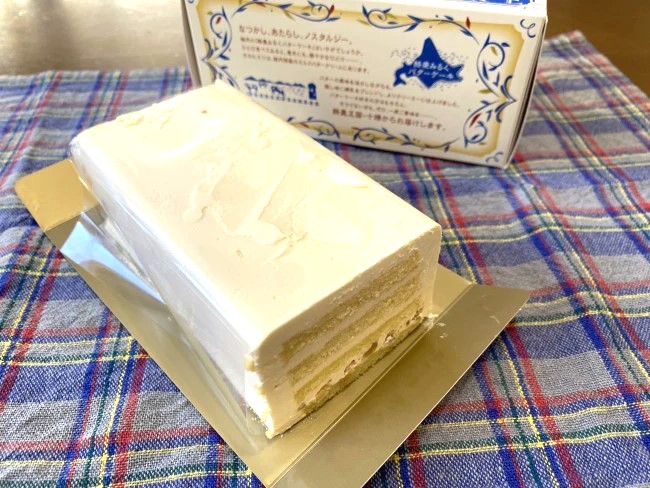 酪農みるくバターケーキを箱から出した状態