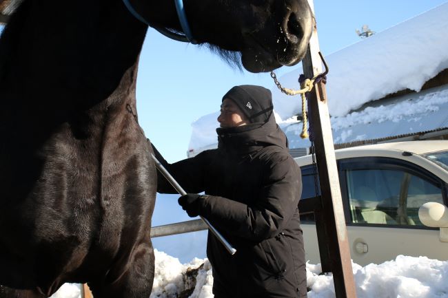 大友騎手と馬のアップ