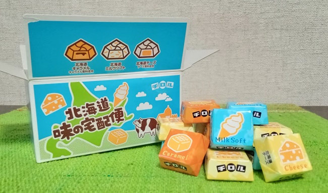 パッケージと積んだチロルチョコレート