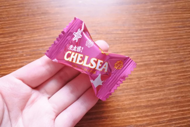 生食感チェルシー中身手のひら