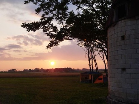 サイロ　畑　夕日