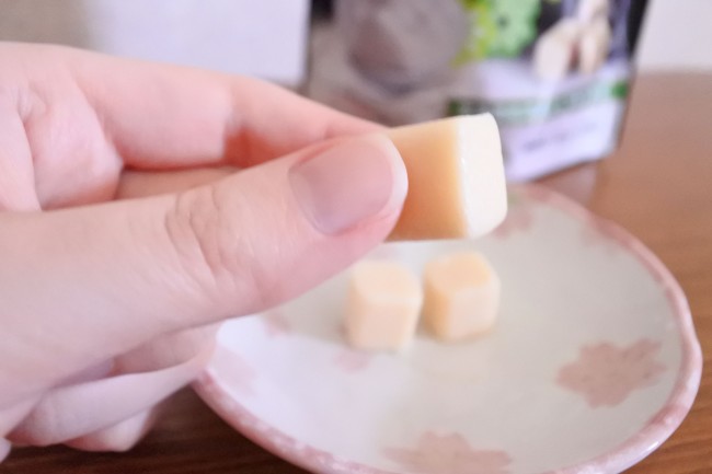 北海道生食感チェルシーヨーグルトスカッチ味つまむ