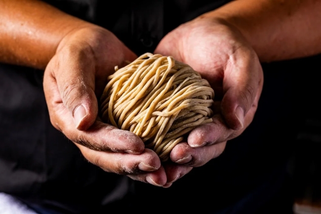TETSU専用粉使用の特注麺