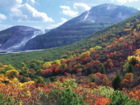 硫黄山の紅葉