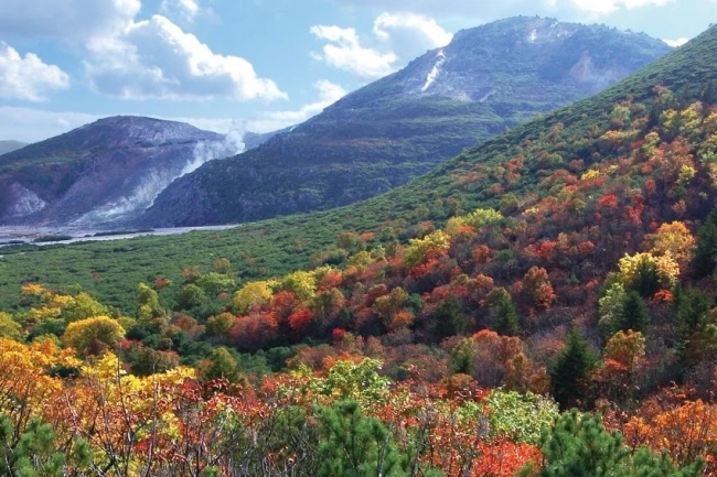 硫黄山の紅葉