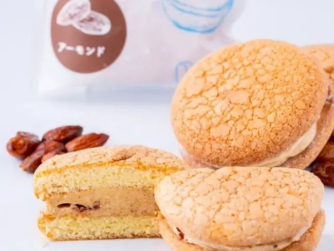 Hug "almond"