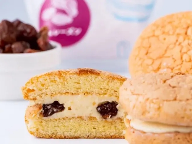 Hug "rum raisin"