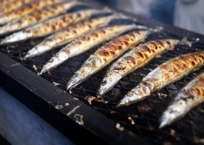 焼きさんまの販売と無料配布