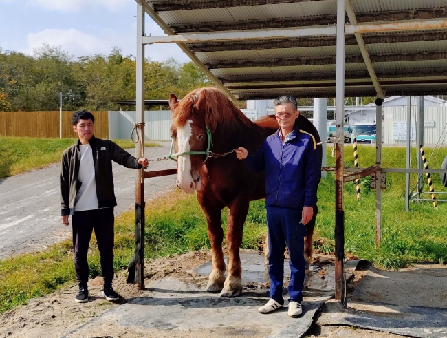 村田律雄さんと堅馬さん、コウシュハウンカイ