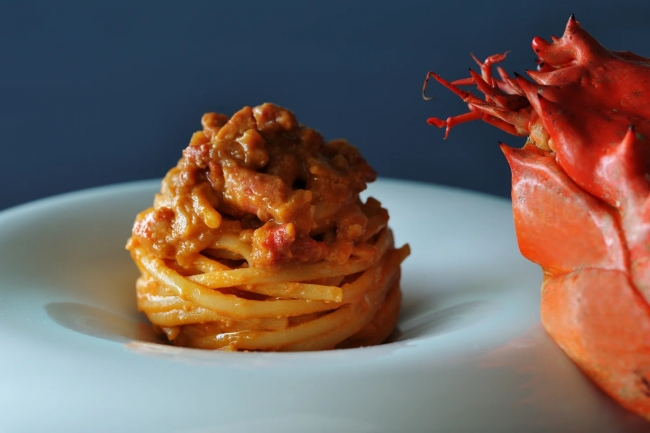 蟹の濃厚な旨みを味わう「蟹のリングイネ」