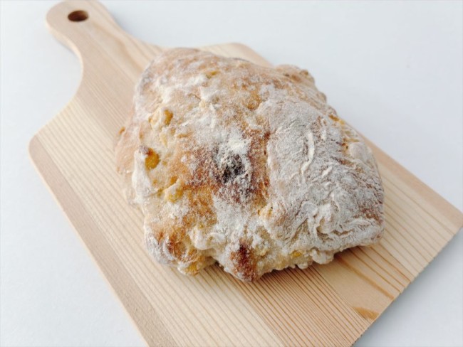 『とうもろこしのパン』(410円)